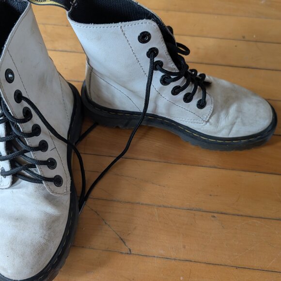 Dr Martens white boots, big girl size 5 - Picture 1 of 5
